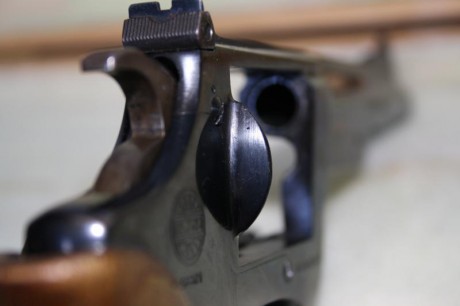Buenos días 
Se vende revolver  marca ASTRA modelo CADIX 4 pulgadas calibre 38. En perfecto estado, muy 01