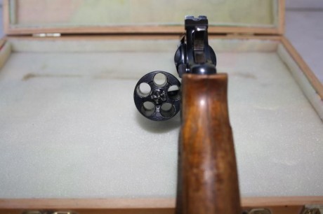 Buenos días 
Se vende revolver  marca ASTRA modelo CADIX 4 pulgadas calibre 38. En perfecto estado, muy 00