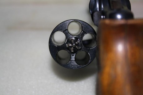 Buenos días 
Se vende revolver  marca ASTRA modelo CADIX 4 pulgadas calibre 38. En perfecto estado, muy 12