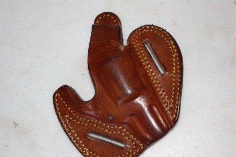 Buenos días 
Se vende revolver  marca ASTRA  2 pulgadas calibre 38. En perfecto estado, muy poco uso, 10