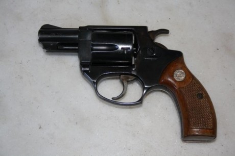 Buenos días 
Se vende pistola  marca SIG SAUER modelo P226 calibre 9mm parabellum.  En perfecto estado, 00