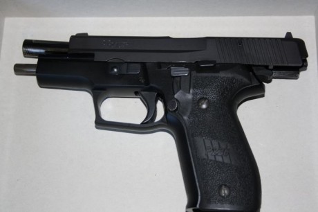 Buenos días 
Se vende pistola  marca SIG SAUER modelo P226 calibre 9mm parabellum.  En perfecto estado, 41