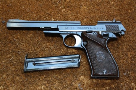 Buenos días 
Se vende pistola  marca STAR modelo FR  calibre 22 LR.  En perfecto estado. Se puede ver 10