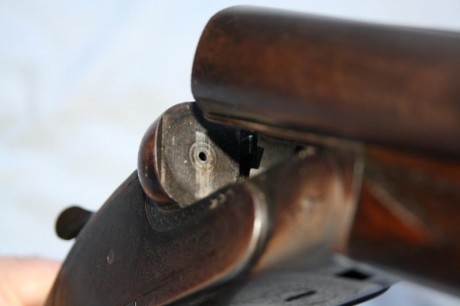 Buenos días 
Se vende Escopeta marca BERNARD calibre 12, Paralela, muy poco uso, en perfecto estado  Precio 20
