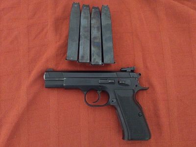 Vendo Tanfoglio P19 combat, 9 mm, con 4 cargadores (originales)

Guiada con la F.

El arma se encuentra 00