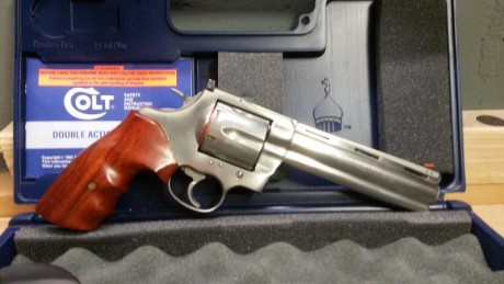 Bueno pues lo dicho, vendo revolver colt anaconda cal.44mg, en excelente estado.

Tiene dos juegos de 00