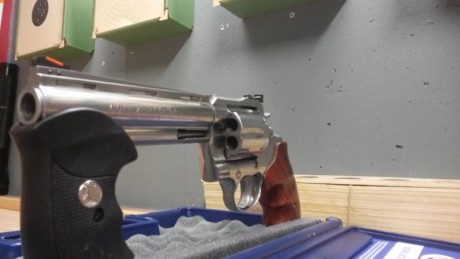 Bueno pues lo dicho, vendo revolver colt anaconda cal.44mg, en excelente estado.

Tiene dos juegos de 12