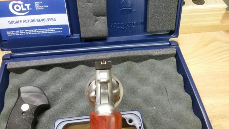 Bueno pues lo dicho, vendo revolver colt anaconda cal.44mg, en excelente estado.

Tiene dos juegos de 10