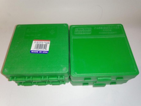 Caja MTM serie P100-9 de material plástico, capacidad de 100 cartuchos, se entrega vacia sin munición.
Para 01