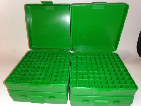 Caja MTM serie P100-9 de material plástico, capacidad de 100 cartuchos, se entrega vacia sin munición.
Para 00