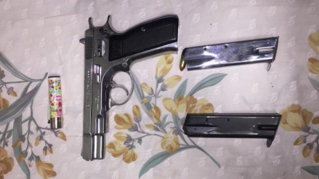  buenos dias
vendo esta pistola cz 75 pavonada en inox. 
Esta guiada en A pero se puede guiar en F.
Tiene 02