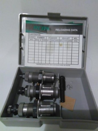 vendo dies RCBS calibre 32 S&W

Solo aclarar una cosa, la referencia 21415 es el grupo de dies del 00