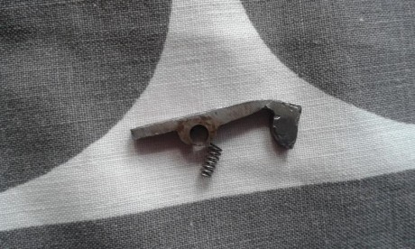 Hola, tengo una carabina destroyer con cargador de tresbolillo. Y tengo problemas con el cerrojo, lo he 50