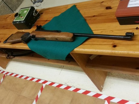 VENDIDA  carabina Feinwerkbau  300 con maderas en perfecto estado, y bien de pavón.

Decir Feinwerkbau 00