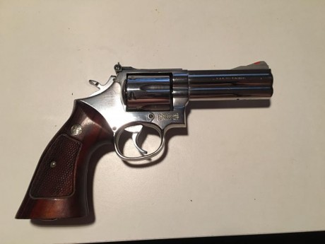 Se vende Smith & wesson 357 mg también admite 38 sp ,como ya sabéis. En 375€ no negociables, el arma 00