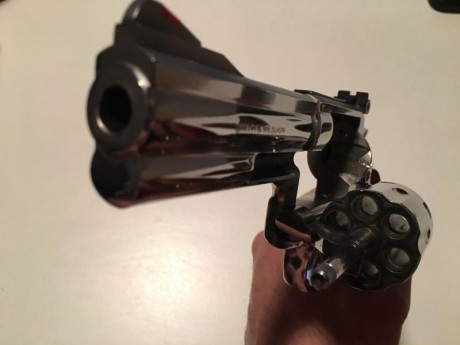 Se vende Smith & wesson 357 mg también admite 38 sp ,como ya sabéis. En 375€ no negociables, el arma 10