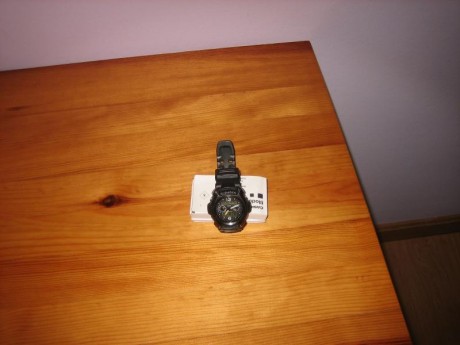 Hola.  Vendo este reloj muy bien conservado, de Octubre del 2010, comprado en Corte Ingles. No tengo la 10