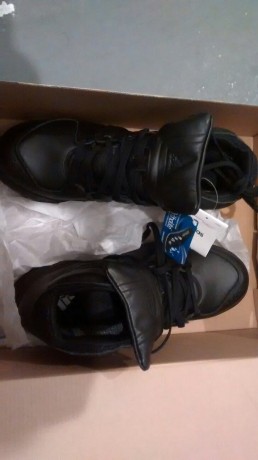 Hola, vendo botas Adidas gsg-9.4, suela de tacos perfectas para IPSC.
También perfectas para uniforme, 02