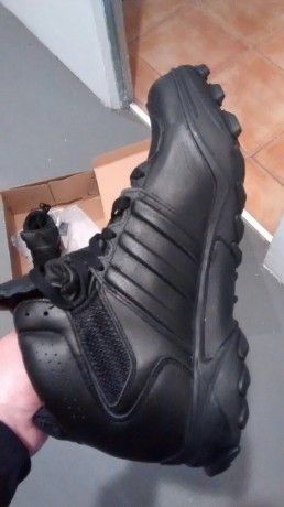 Hola, vendo botas Adidas gsg-9.4, suela de tacos perfectas para IPSC.
También perfectas para uniforme, 01