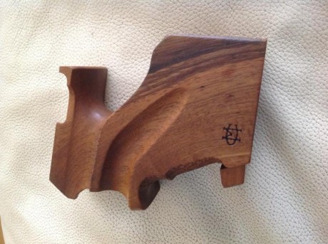 Hola vendo está cacha talla m para pardini sp y hp,es una cesar morini la compre a un forero la semana 01