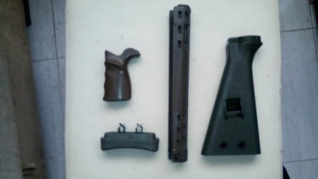 Vendo kit compuesto por guardamanos pistolete y culata verdes escedentes del ejercito aleman . Gastos 01