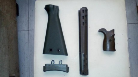 Vendo kit compuesto por guardamanos pistolete y culata verdes escedentes del ejercito aleman . Gastos 00