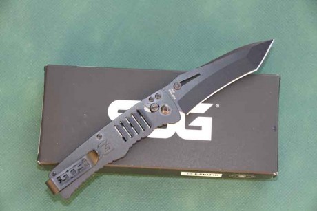 Cuchillos SOG, excelentes¡¡¡¡ Nuevos a estrenar.
SOG Zoon S30V carbon fiber, 120 euros, REBAJADO 90 EUROS
SOG 01