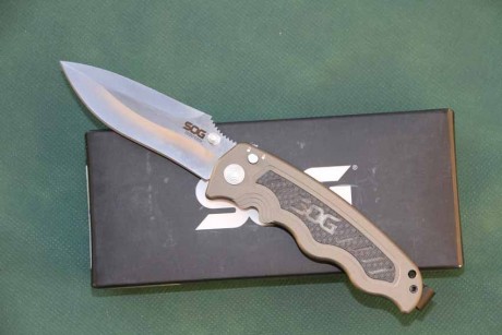 Cuchillos SOG, excelentes¡¡¡¡ Nuevos a estrenar.
SOG Zoon S30V carbon fiber, 120 euros, REBAJADO 90 EUROS
SOG 00