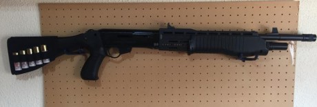 Franchi SPAS 12. Escopeta con dos modos: Semiautomática ó Pump Action. 
Muy robusta. Capacidad de 6 + 12