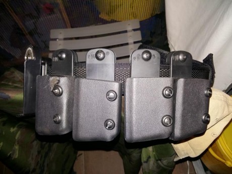 Vendo por cambio de modelo. Son cuatro portacargadores de rodillos safariland para cargadores monohilera 00