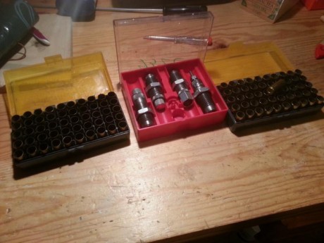 TODO RESERVADO!!!!!!!!!!!!!!
Vendo vainas del 45 LC  y cachas originales de revolver Cattleman de Uberti 02