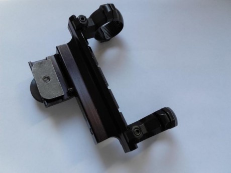 * USADA, pero en perfecto estado (tornillería impecable).
* Anillas (intercambiables) 30mm.
* Marca "B-Square" 01