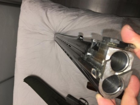 Vendo escopeta de la marca Lanber calibre 12 con cañones superpuestos de 75cm de largo, cañones ventilados 22