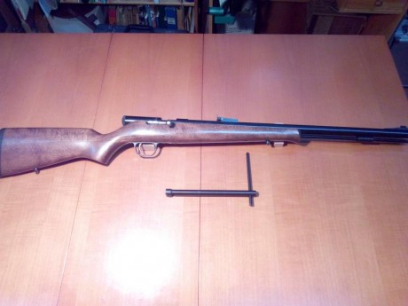 Un compañero veterano se vende este rifle y me ha pedido que le eche una mano.
Es un rifle Tracker 209 01