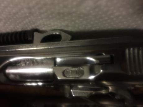  buenos dias
vendo esta pistola cz 75 pavonada en inox. 
Esta guiada en A pero se puede guiar en F.
Tiene 71