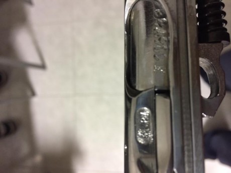  buenos dias
vendo esta pistola cz 75 pavonada en inox. 
Esta guiada en A pero se puede guiar en F.
Tiene 70