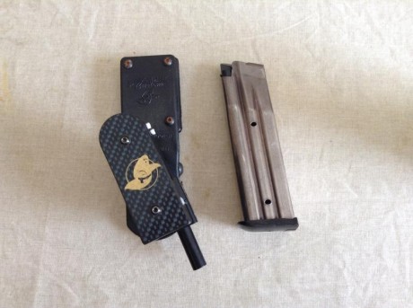 Buenos días.

Por cambio de arma, se vende lote compuesto por funda marca GHOST para STI/SVI, estado excelente 02