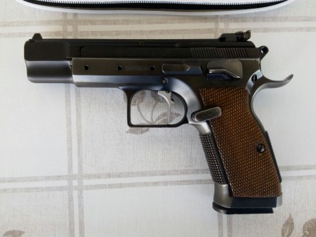 Buenas tardes, vendo pistola Tanfoglio con kit CZ Kadet cal.22, de un amigo que abandona el tiro olímpico. 01