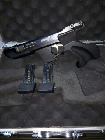 Un amigo vende dos pistolas:

-Benelli MP95 cal.22, en impecable estado, menos de 500 disparos. Cargador 01