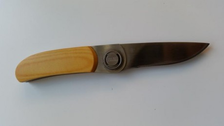 Solo enseñaros una navaja que me regalo mi padre, el solo valor sentimental, la compramos juntos en año 00