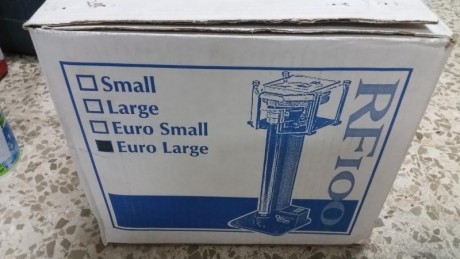 Se vende alimentador de pistones DILLON RF100 para pistones LARGE mas kit para pistones SMALL, totalmente 00