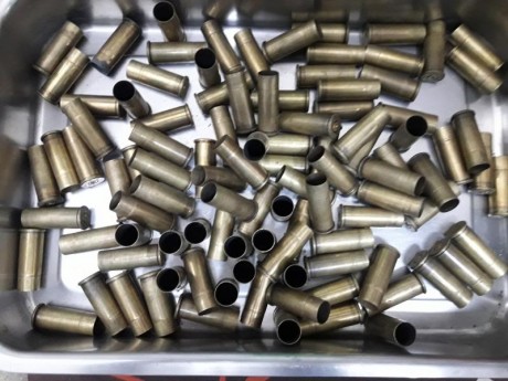 vendo 100 vainas 44-40 usadas buen estado algunas de 1 tiro 
precio 15 € +6 € portes 
marca r.p y cbc 00