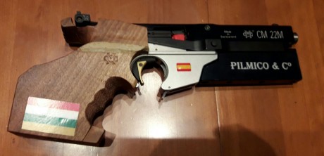 Un amigo vende esta MORINI CM 22 M con cacha para zurdos  TALLLA S. Tiene muy pocos tiros, el arma esta 02