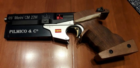 Un amigo vende esta MORINI CM 22 M con cacha para zurdos  TALLLA S. Tiene muy pocos tiros, el arma esta 01