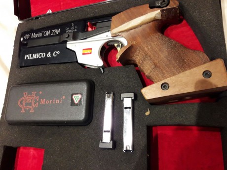 Un amigo vende esta MORINI CM 22 M con cacha para zurdos  TALLLA S. Tiene muy pocos tiros, el arma esta 10