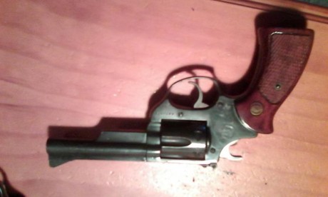 Revolver Astra n 5 es una serie que pesa la mitad que un 960 e
En 38 esp un juguete el arma esta en lleida 00