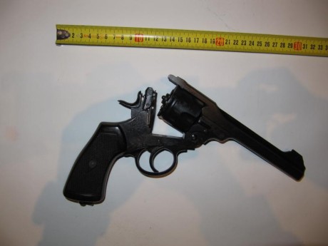 Se vende Webley Mark VI del calibre .455, guiado en F. Precio 400€
Precio Actual: 375€
MODELO ORIGINAL, 01