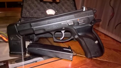 Vendo CZ 75 B como nueva. Con dos cargadores. Accesorios y caja originales, incluidos útiles de limpieza 00