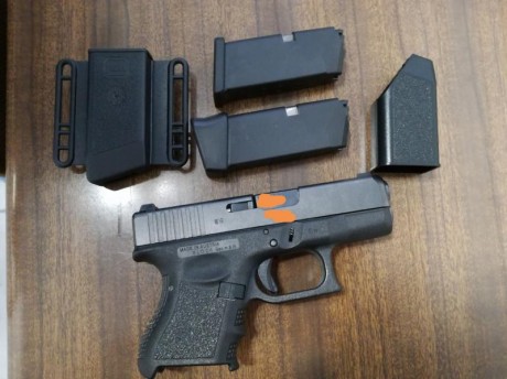Hola, un amigo vende su glock 26, conozco a sus dos anteriores dueños y entre los dos no habrán tirado 00