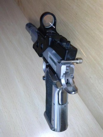 Se vende pistola Open del 38 Super, carro Caspian y cañón Nowlin, pieceria americana, mira C-more con 11